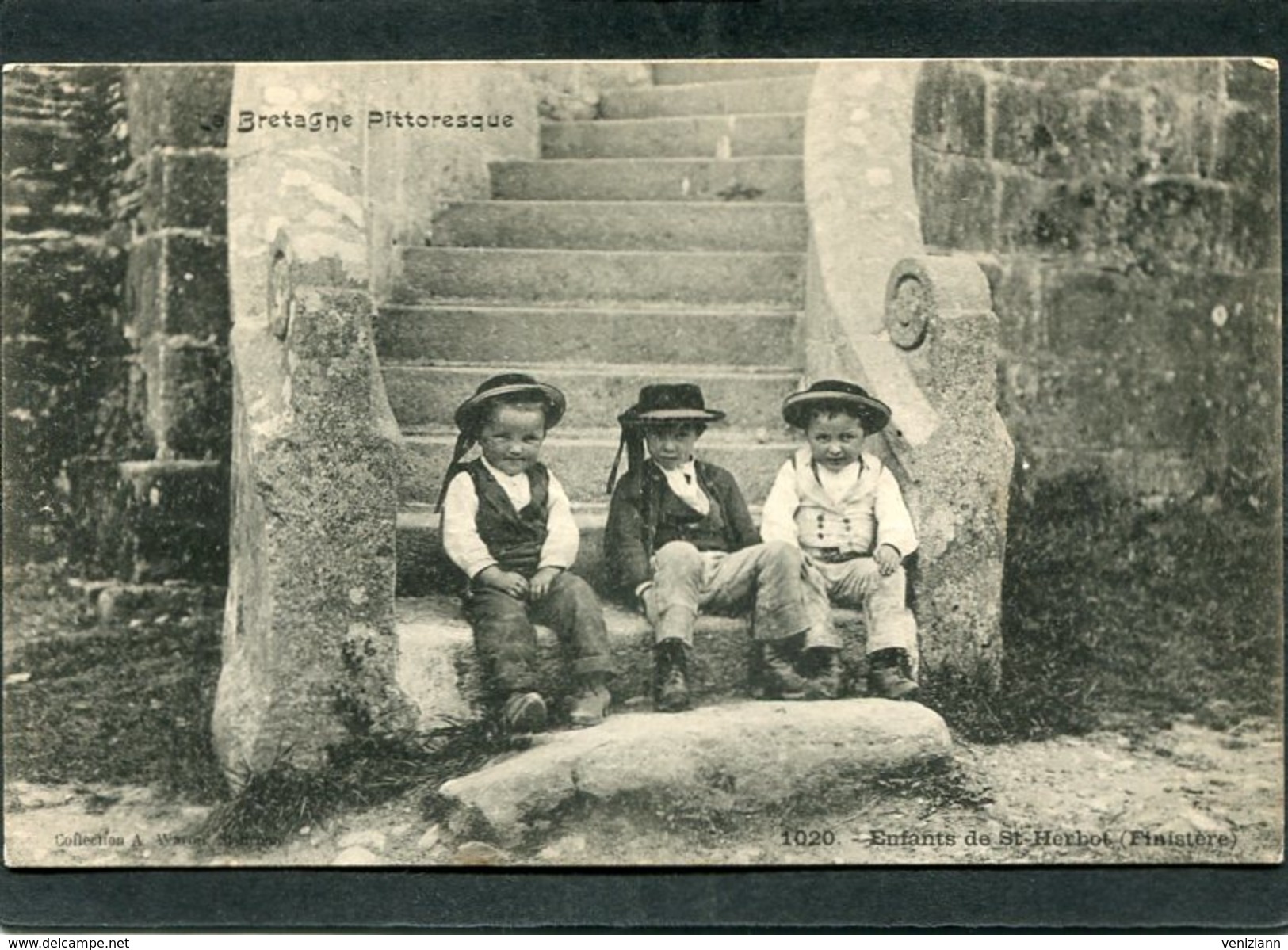 CPA - Enfants De SAINT HERBOT - Saint-Herbot