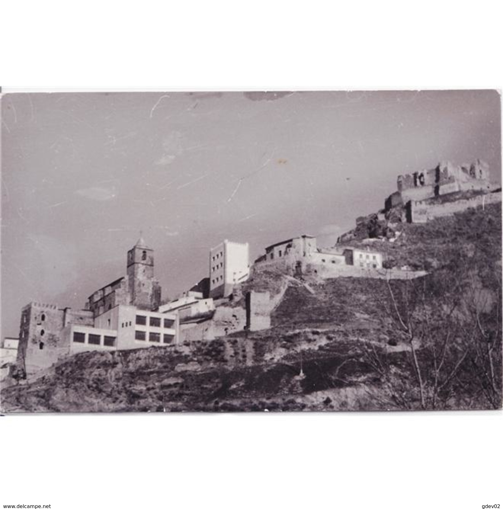 JNTP7794-LFTD5463.Tarjeta Postal De JAEN.Edificios,arboles,iglesia,castillo En SEGURA DE LA SIERRA - Jaén