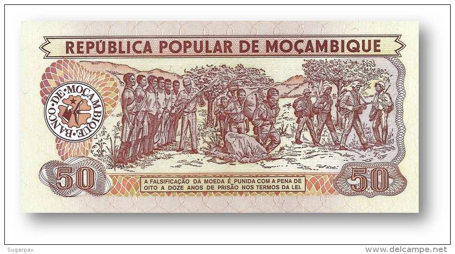 MOZAMBIQUE - 50 METICAIS - 16.06.1986 - P 129.b - Unc. -  Série AK - Soldiers, Flag Ceremony / Soldiers In Training - Mozambique