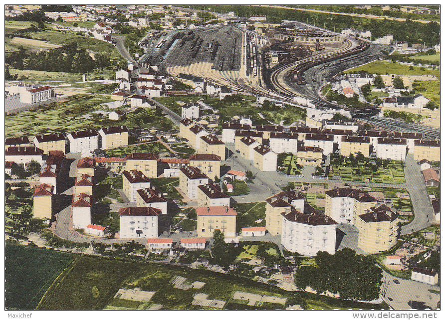 Grigny - Les Arborats - Vue Générale Aérienne (cités Au Premier Plan, Gare Avec Rotonde Et Parc Ferroviaire) Pas Circulé - Grigny