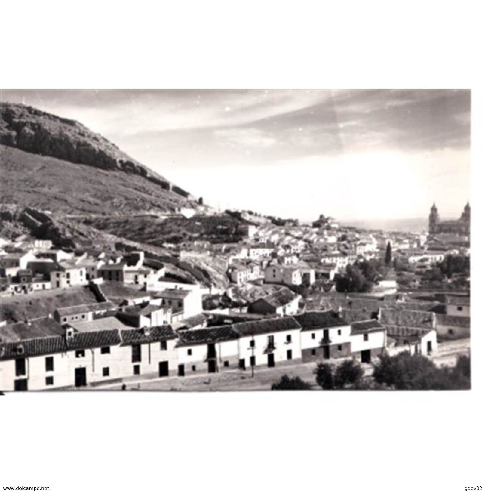 JNTP7813-LFTD7403.Tarjeta Postal De JAEN.Edificios,calles,casas,montes Y Catedral Y VISTAS DE JAEN - Jaén