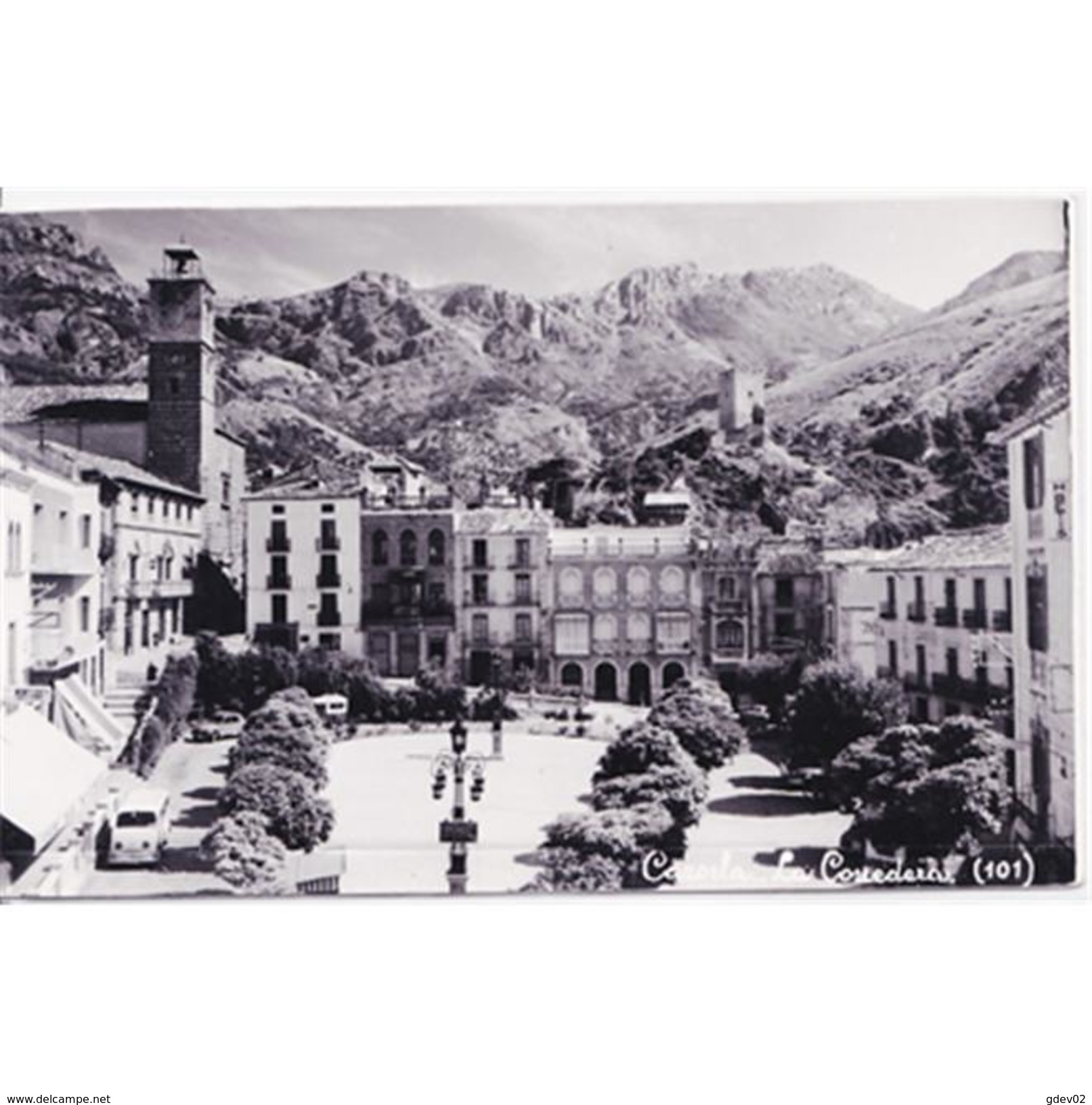 JNTP7818-LFTD8713.Tarjeta Postal De JAEN.Edificios,calles,casas,arboles,montes,coches Y PLAZA MAYOR En CAZORLA - Jaén