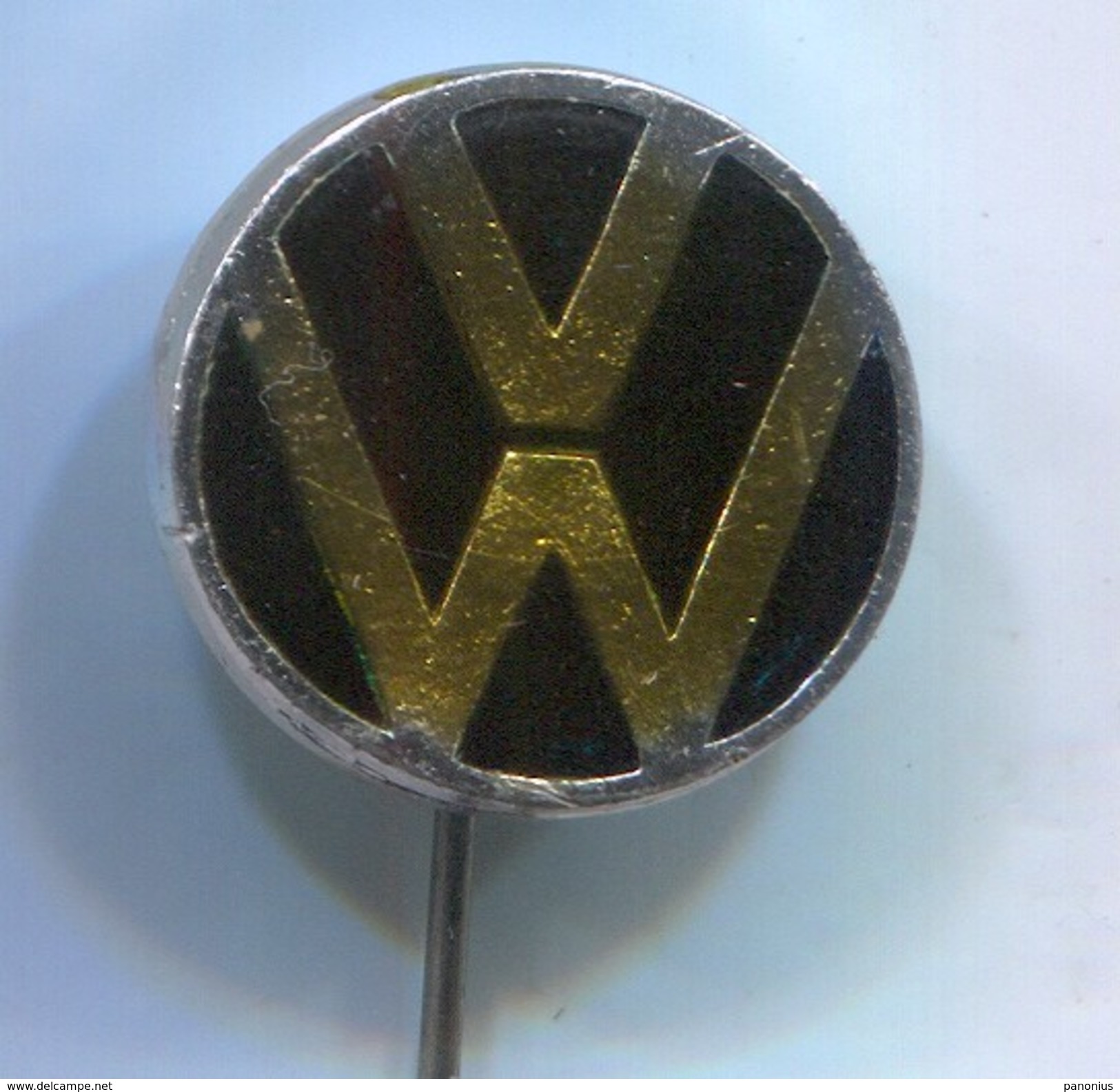 VOLKSWAGEN -  Car, Auto, Automotive, Vintage Pin, Badge, Abzeichen - Volkswagen