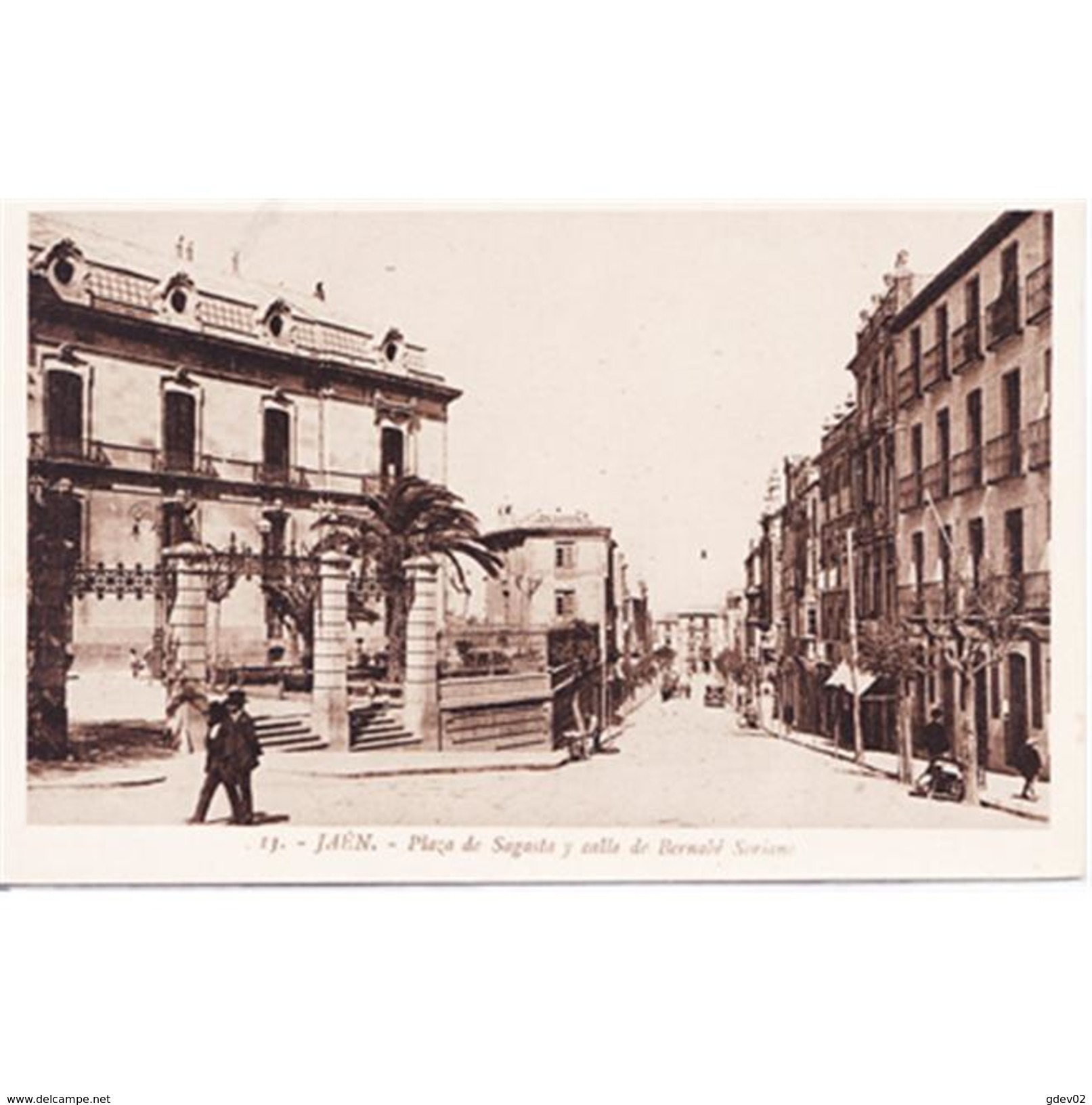 JNTP7826-LFTD9669.Tarjeta Postal De JAEN.Edificios,arboles.verja,personas En La PLAZA DE SAGASTA En   JAEN - Jaén