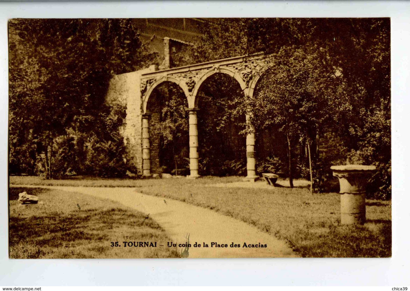 C 19185   -   Tournai  -  Un Coin De La Place  Des Acacias - Doornik