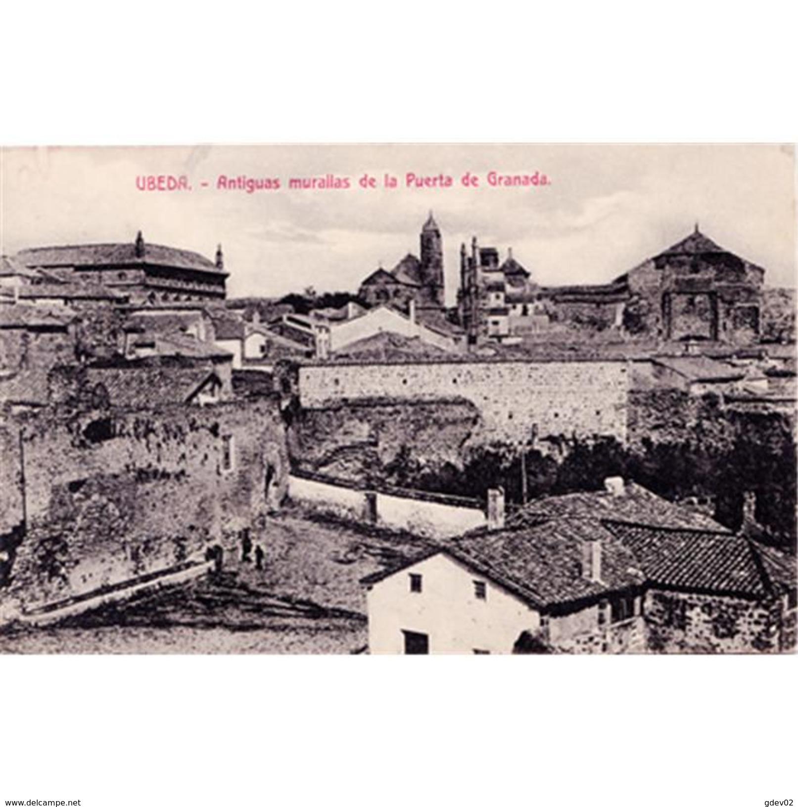 JNTP7832-LFTD9690.Tarjeta Postal De JAEN.Edificios,iglesias,calles Y MURALLAS ANTIGUA DE LA PUERTA DE GRANADA En UBEDA - Jaén