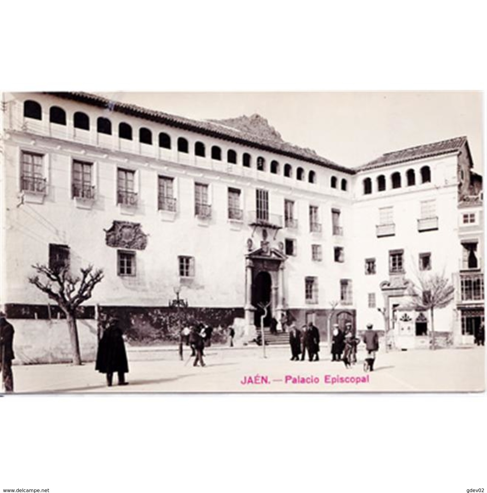 JNTP7831-LFTD9689.Tarjeta Postal De JAEN.Edificios,arboles,personas Y PALACIO EPISCOPAL DE   JAEN - Jaén