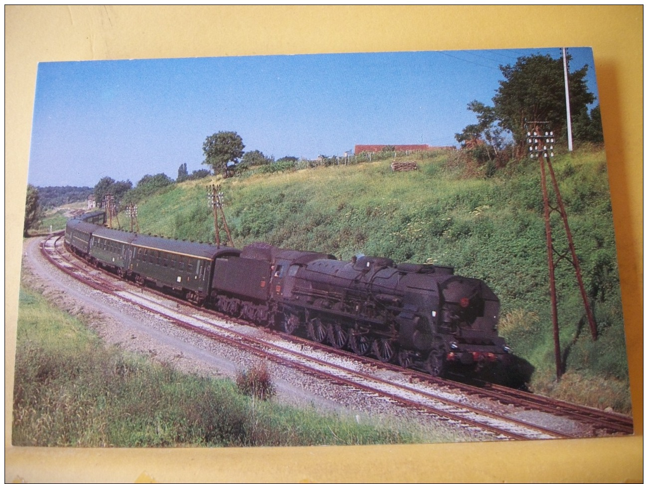 TRAIN 4092 - LOCOMOTIVE 241 P EN TETE DU RAPIDE 1110 CLERMONT FERRAND-PARIS, DANS LA RAMPE DE RANDAN.(SCANS RECTO/VERSO) - Trains