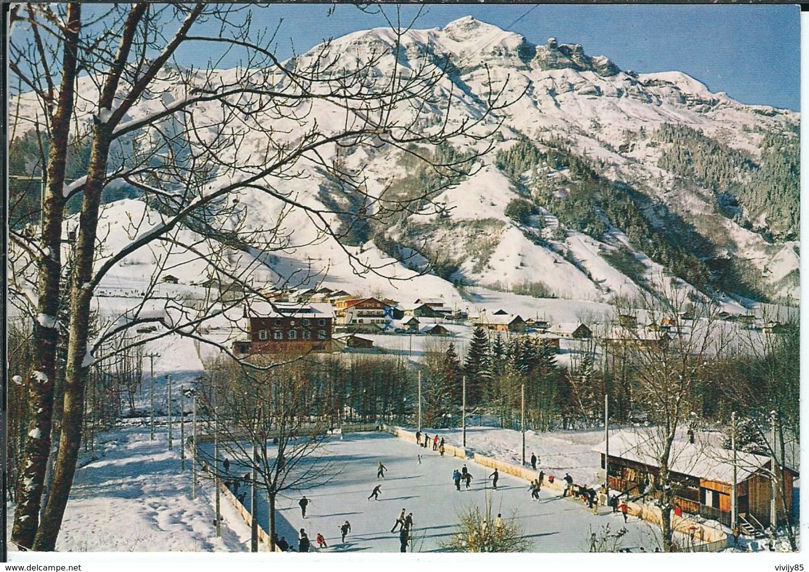 74 - CONTAMINES - MONTJOIE - Belle Vue Animée De La Patinoire , Les Pistes Du Nivorin Et Le Mont Joly - Contamine-sur-Arve