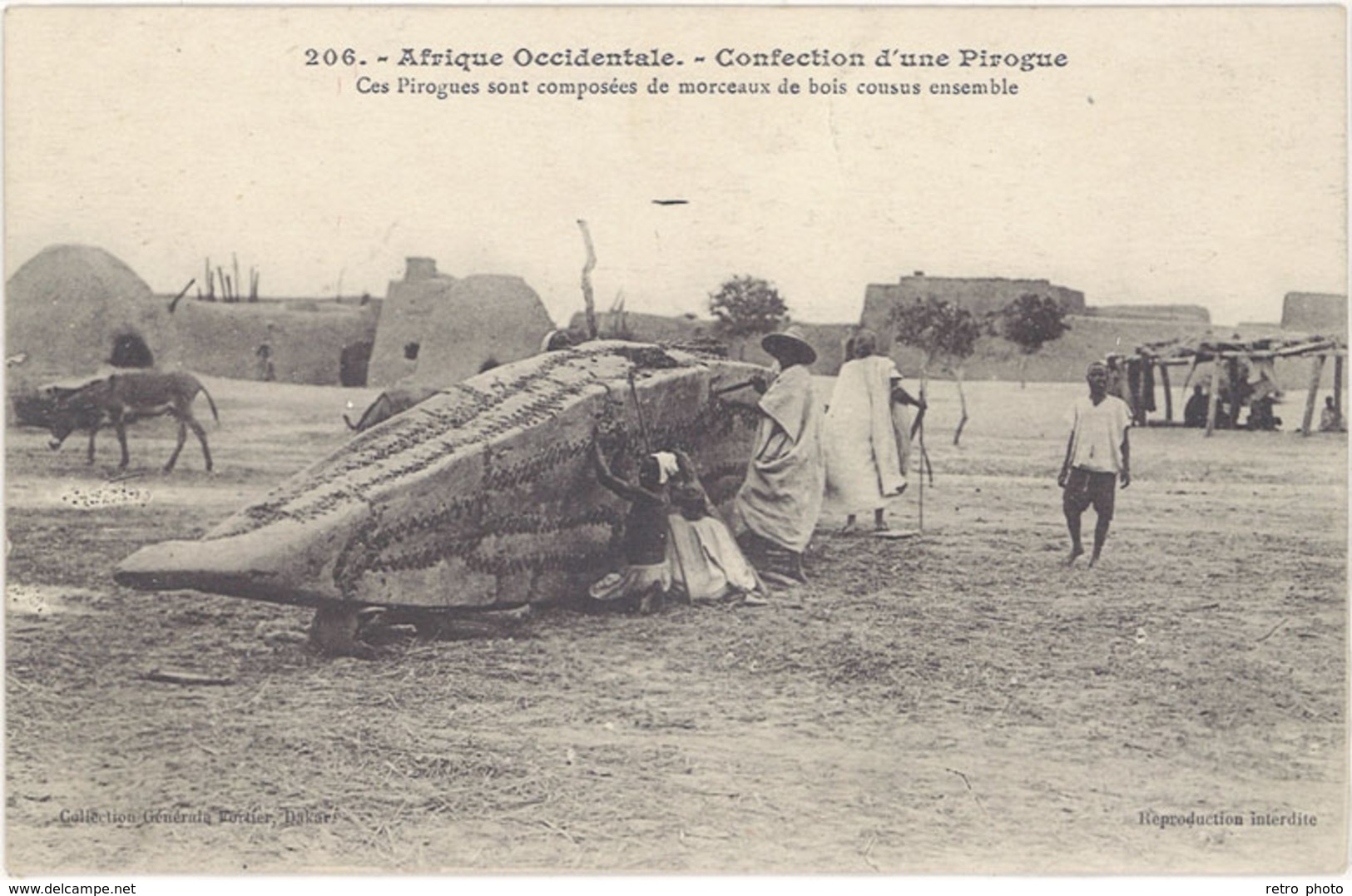 Cpa Afrique Occidentale &ndash; Confection D&rsquo;une Pirogue ... Morceaux De Bois Cousus Ensemble - Non Classés