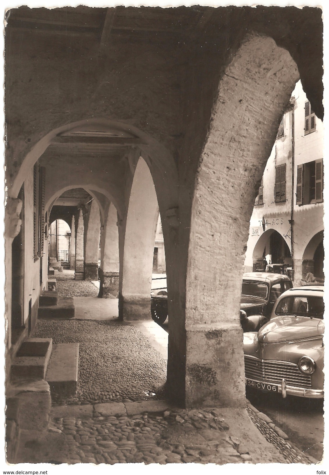 Biot - La Place Aux Arcades - Biot