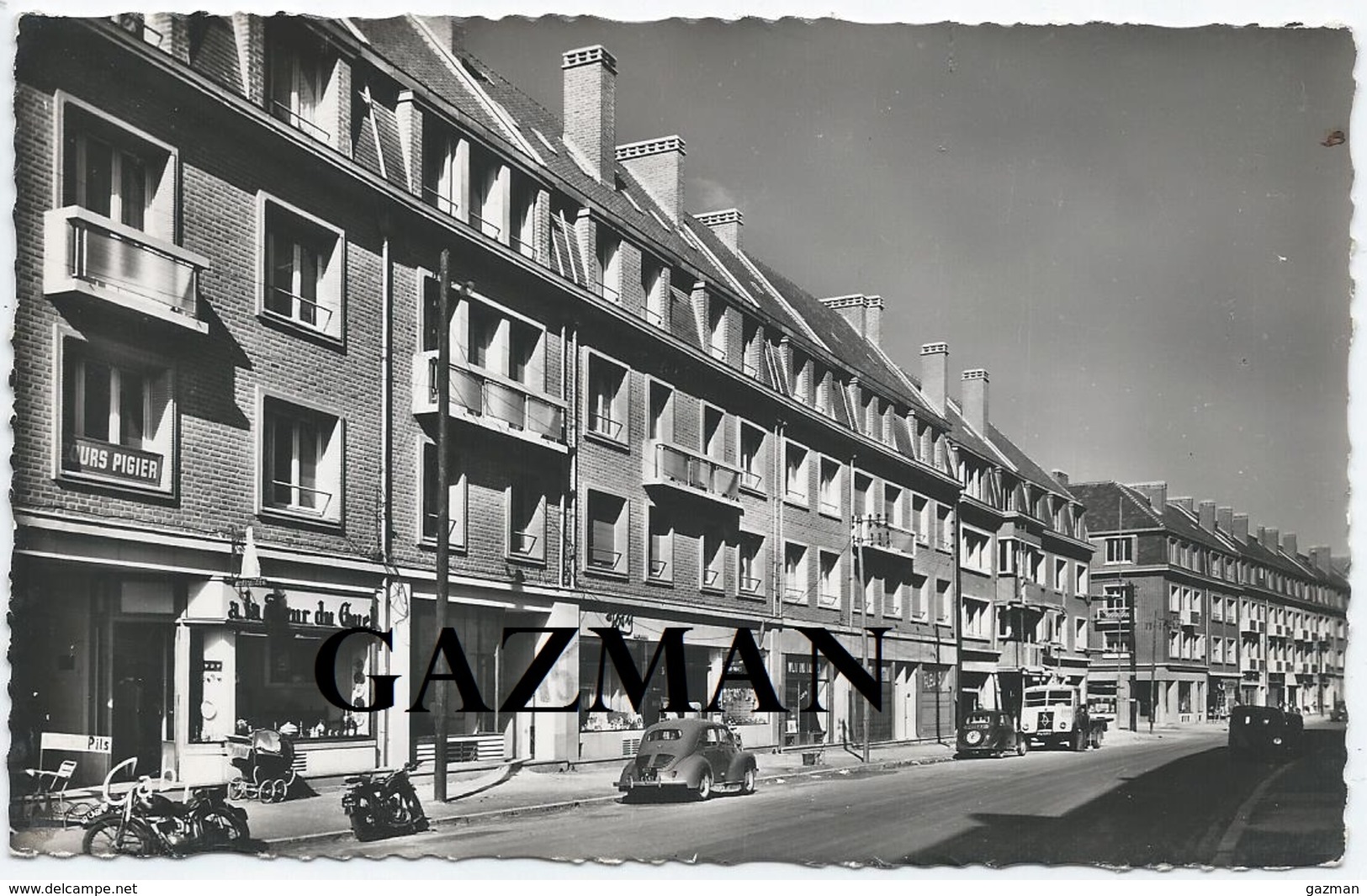 CALAIS  -  ARTAUD -  N°75  - Le Nouveau Immeubles , Rue Royale - Renault  4CV - Calais