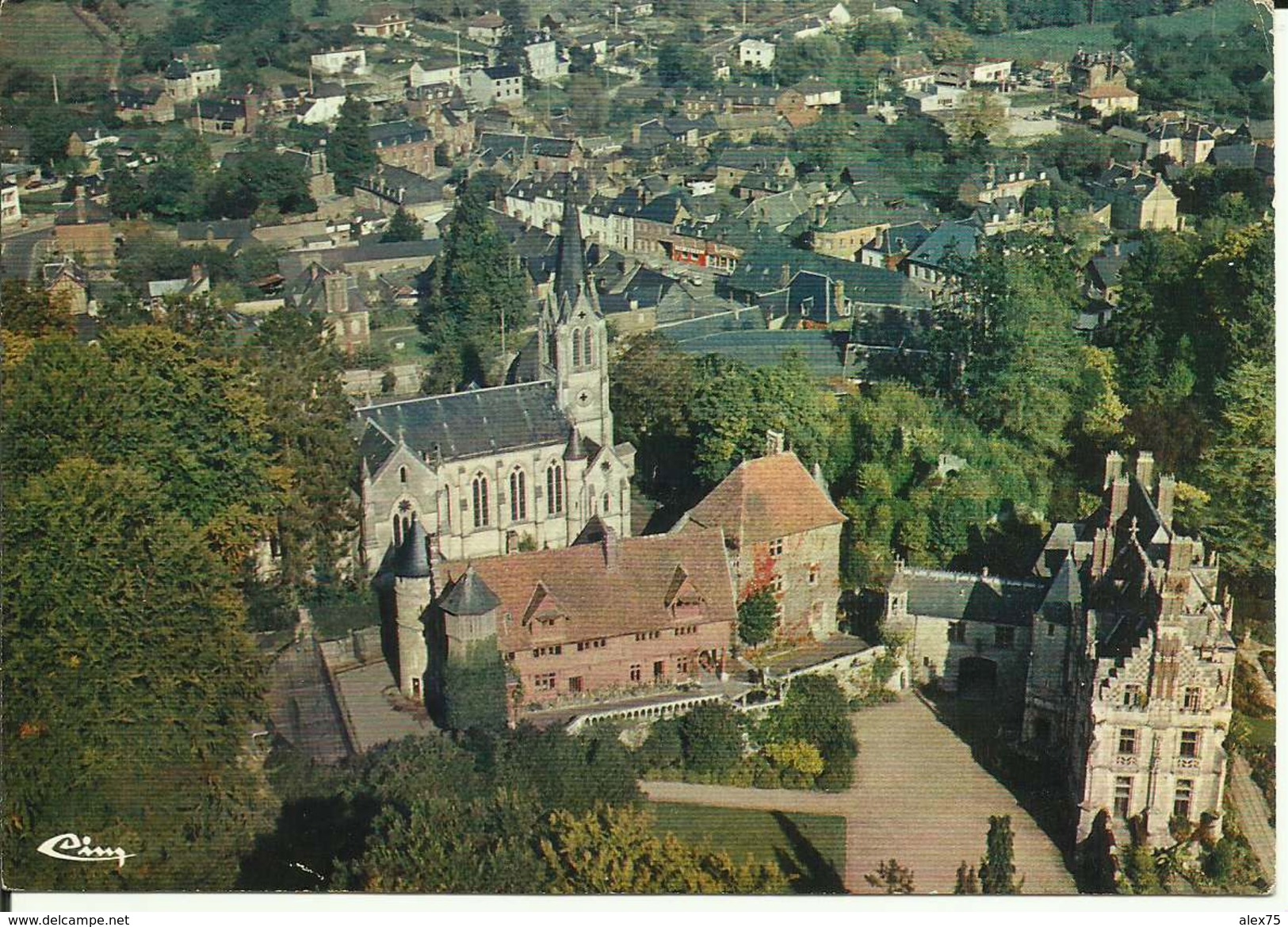 CLÉRES - Vue Aérienne - Le Château Et Son Parc Zoologique -- - Clères