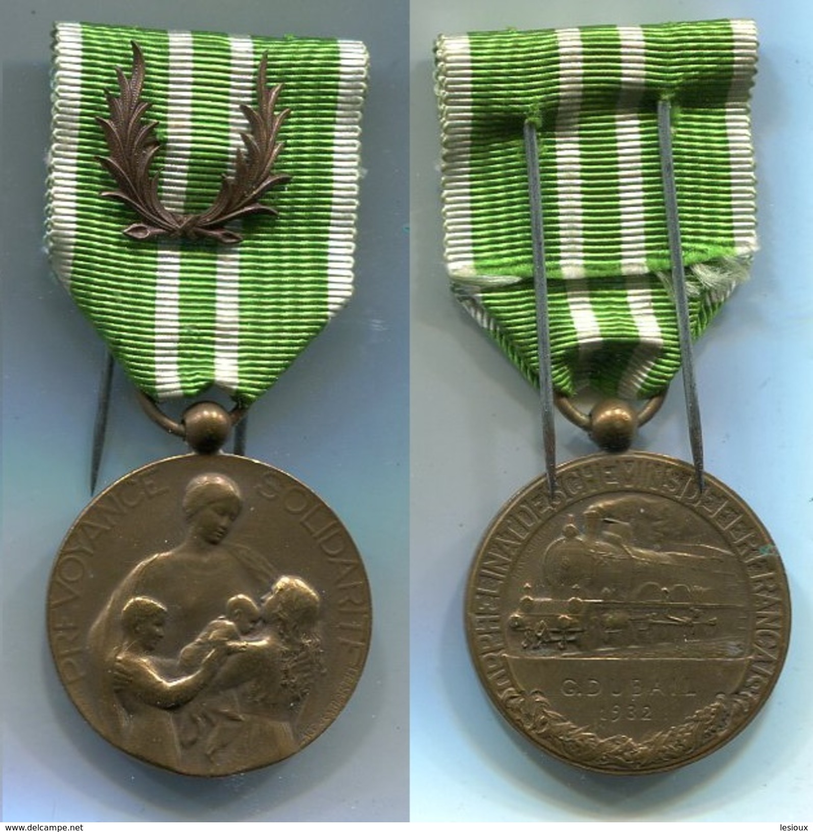 826 ANCIENNE MEDAILLE ORPHELINAT DES CHEMINS DE FER FRANCAIS AVEC PALME ATTRIBUE 1932 SNCF TRAIN - Francia