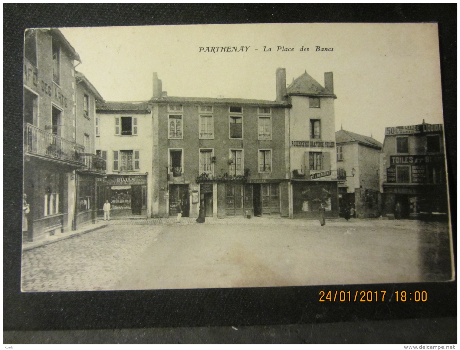 Cpa PARTHENAY (79)  LaPlace Des Bancs - Parthenay