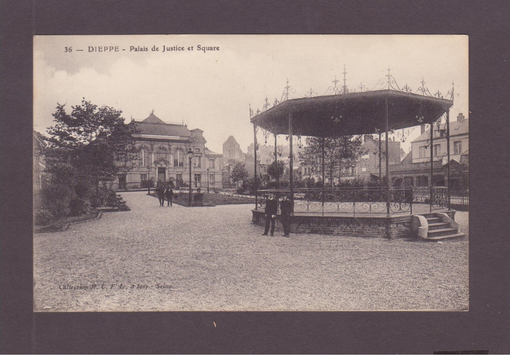 DIEPPE - Palais De Justice Et Square   TOP-POSTKAART  !! - Dieppe