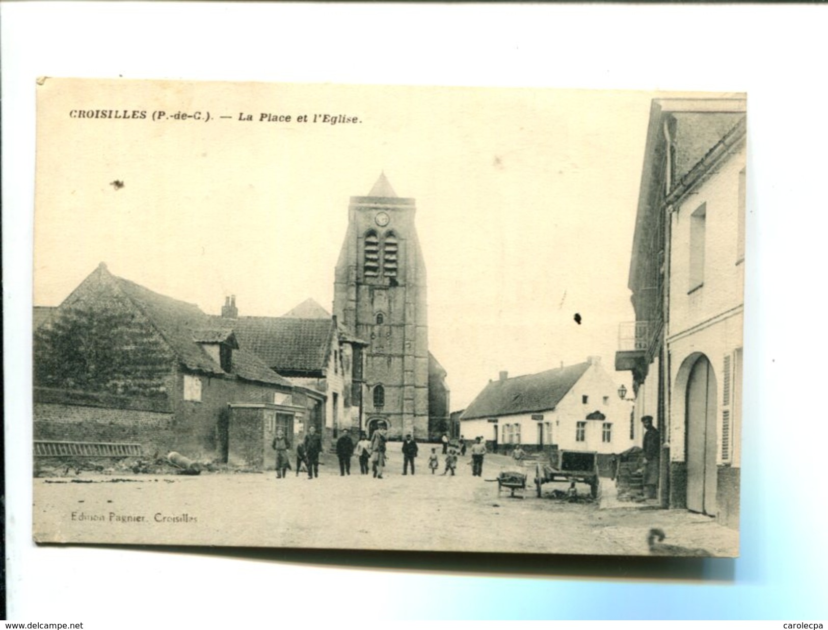 CP   CROISILLES   (62)LA PLACE ET L EGLISE - Croisilles