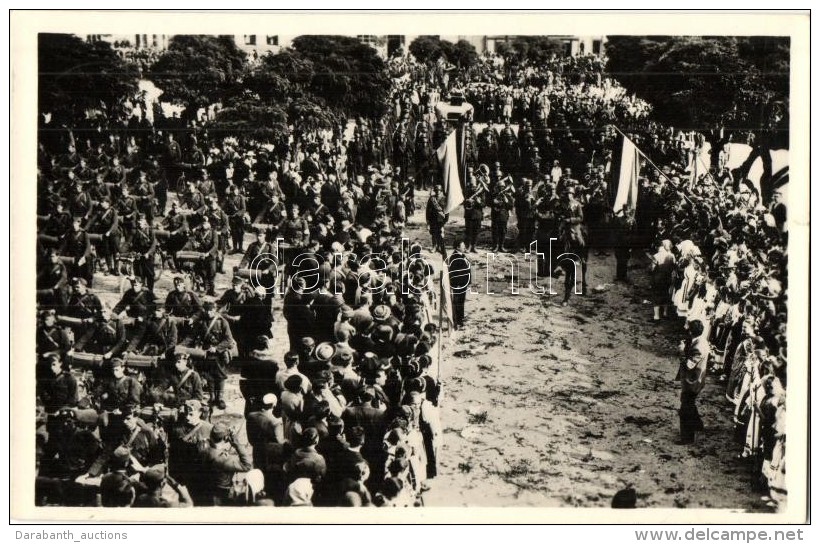 T2 1938 Ipolys&aacute;g, Sahy; Bevonul&aacute;s A FÅ‘ T&eacute;ren / Entry Of The Hungarian Troops - Unclassified