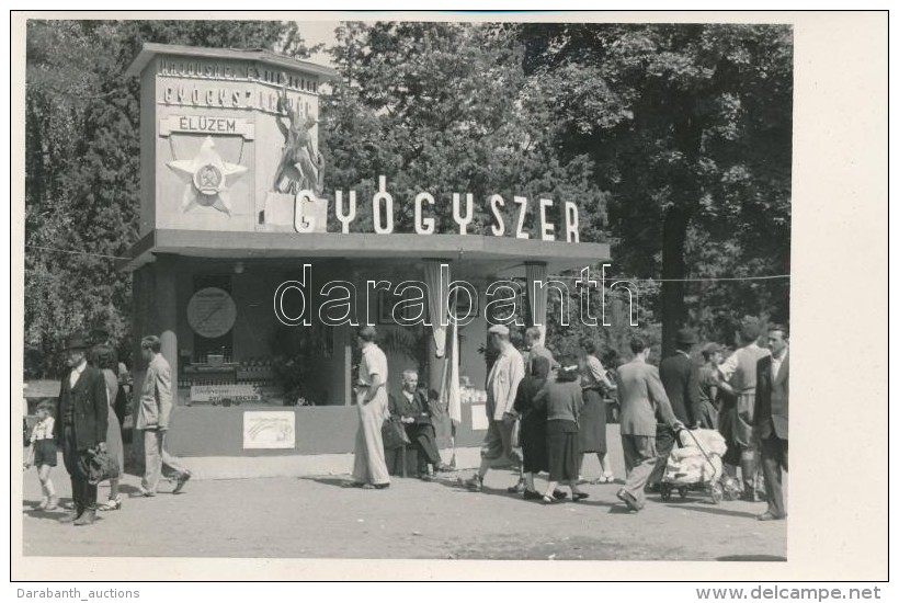 Cca 1954 A Debreceni Gy&oacute;gyszergy&aacute;r Standja A Budapesti Nemzetk&ouml;zi V&aacute;s&aacute;ron,... - Other & Unclassified