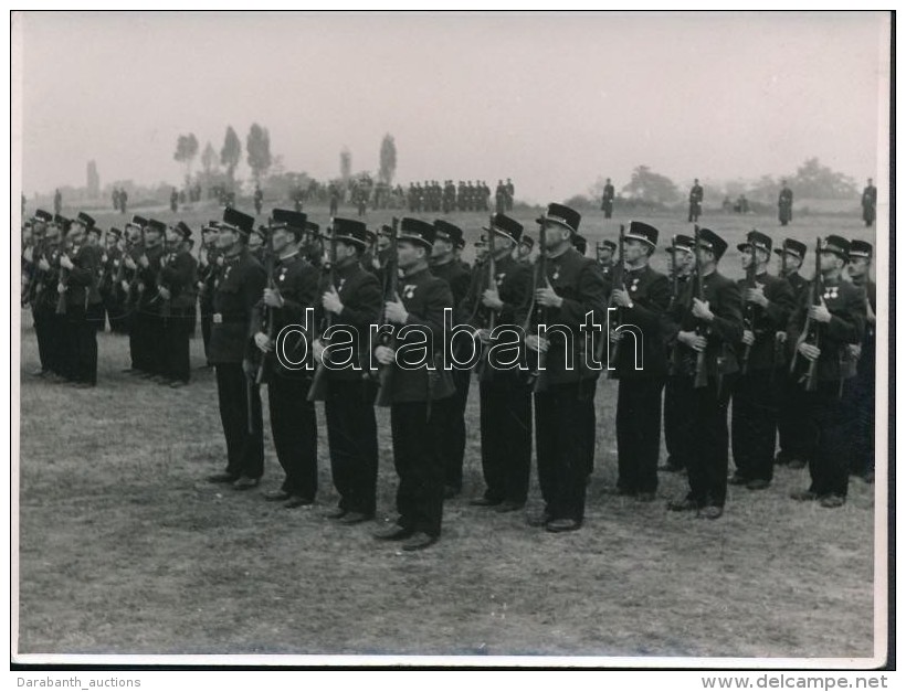 Cca 1940 Gyakorlatoz&oacute; RendÅ‘r&ouml;k. A M. Kir RendÅ‘rs&eacute;g Budapesti RendÅ‘ri Års&eacute;g&eacute;nek... - Other & Unclassified