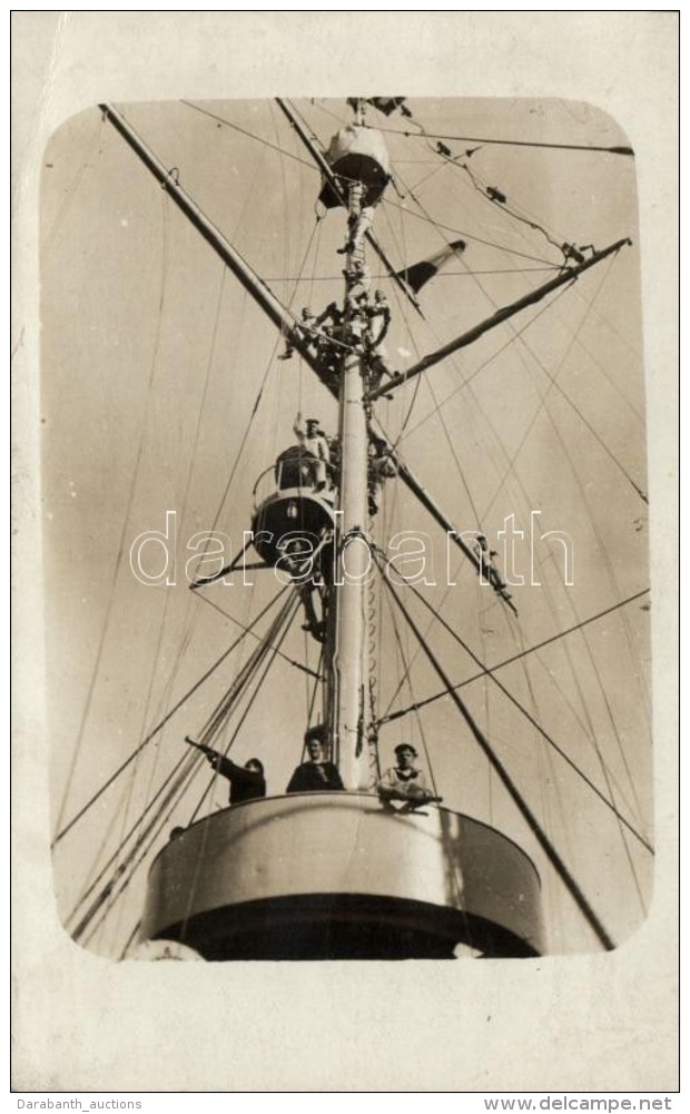 ** T2/T3 Sailors Of The Mast, Photo (EK) - Unclassified
