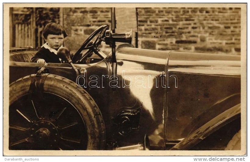 ** T2/T3 Boy, Photo With Old Automobile (fl) - Unclassified