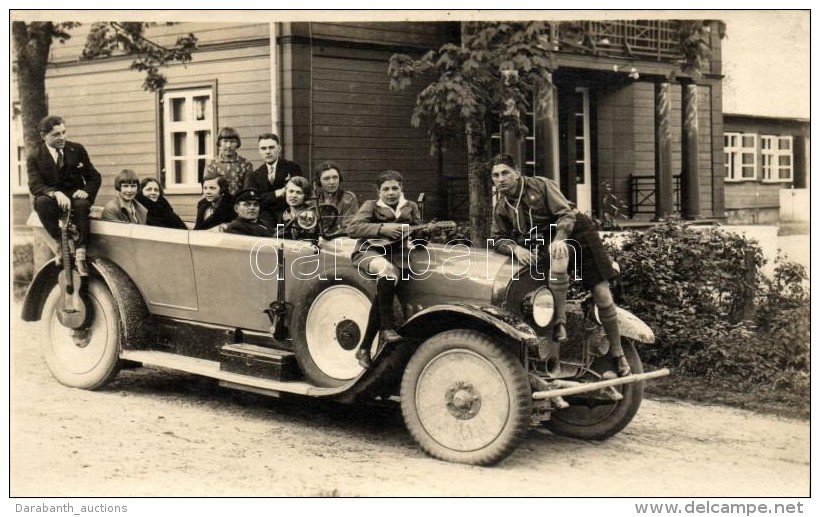 * T2 1928 Vintage Automobile, Photo - Unclassified