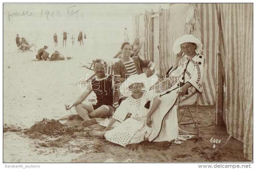 T2 1913 Grado, Beach, Family In Swimming Dresses, Atelier Franz Lewinsky Photo - Unclassified