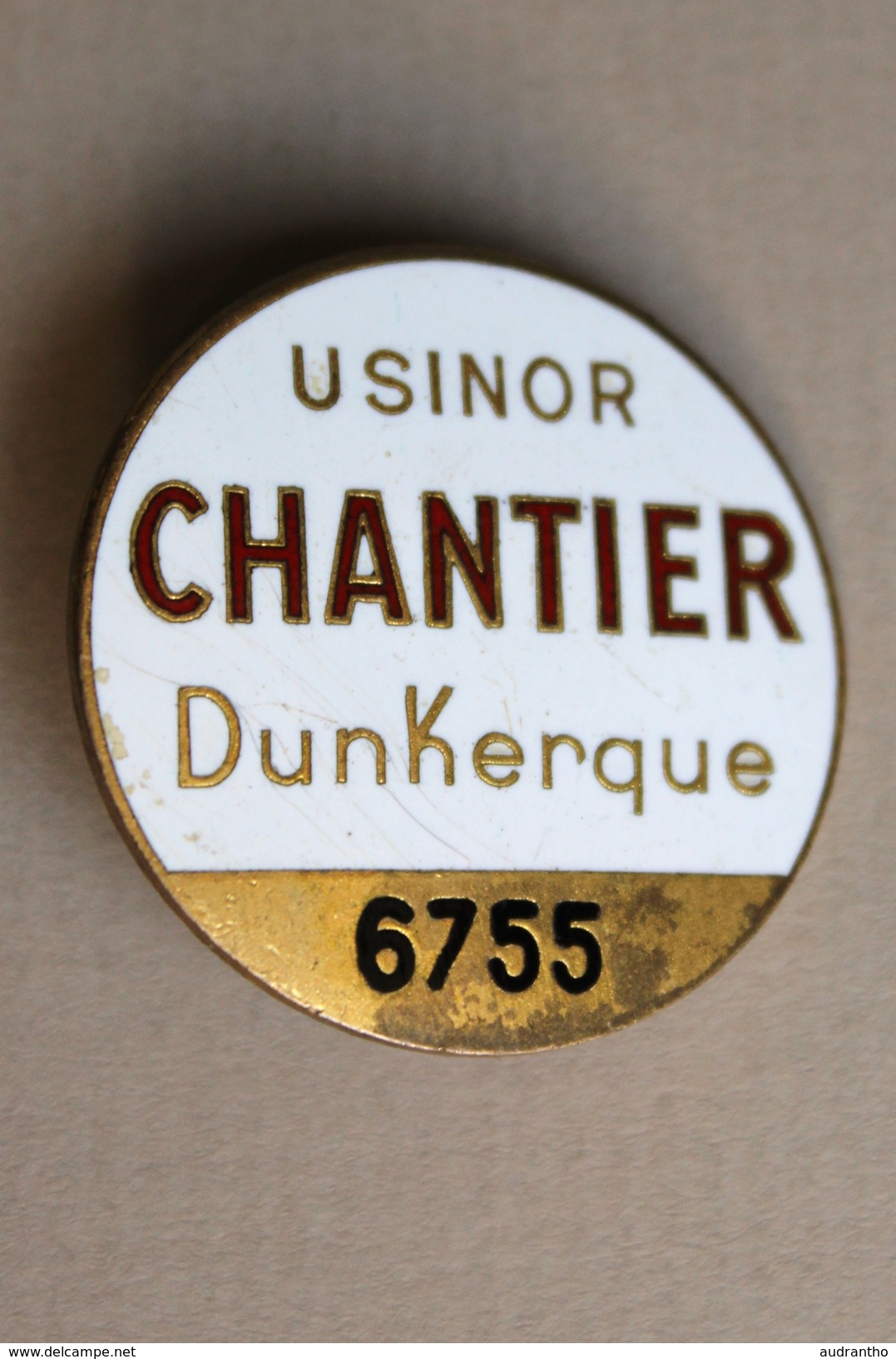 Badge Insigne Ancien Broche USINOR Chantier Naval DUNKERQUE Sidérurgie émaillé Numéroté 6755 DRAGO Paris - Other & Unclassified