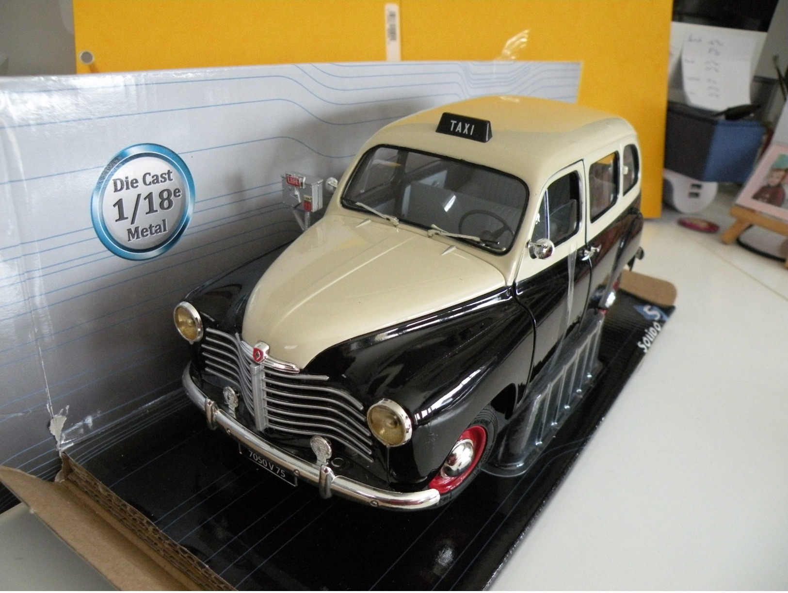 Renault, Colorale 1953 - Métal Neuf Avec Boite - 1/18 Solido - Solido