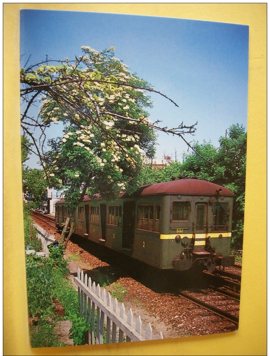 TRAIN 4435 - RAME STANDART DE LA BANLIEU OUEST DE PARIS... AUTOMOTRICE Z 1532 A ST CLOUD LES COTEAUX EN JUIN 1985 - Trains