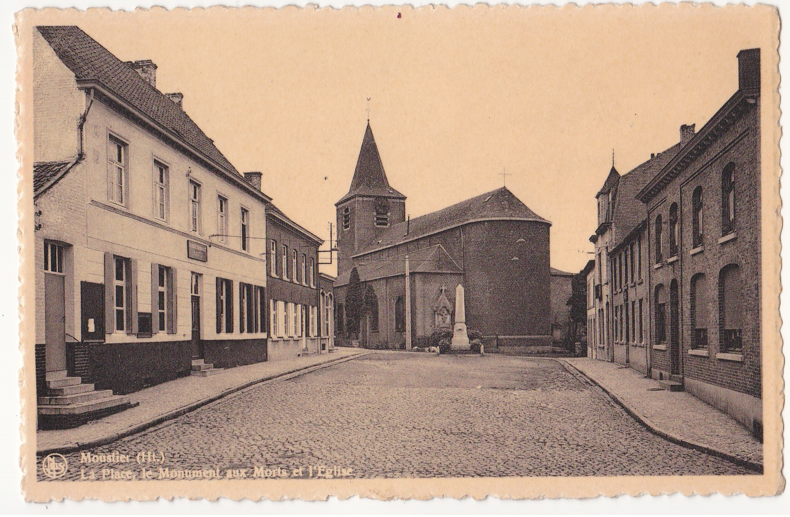 Moustier: La Place, Le Monument Aux Morts. - Frasnes-lez-Anvaing