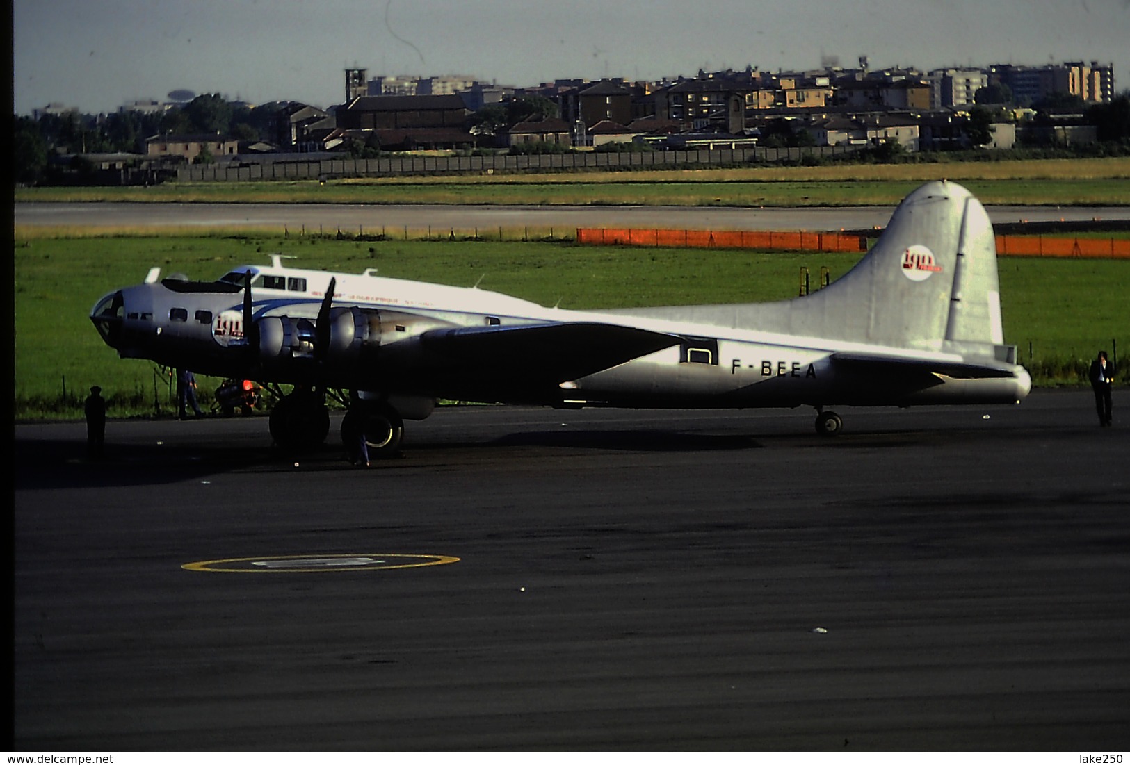 AEREOPLANO Boeing B17 Institute Geografique National  F-BEEA Milano Linate 1986 - Diapositives (slides)