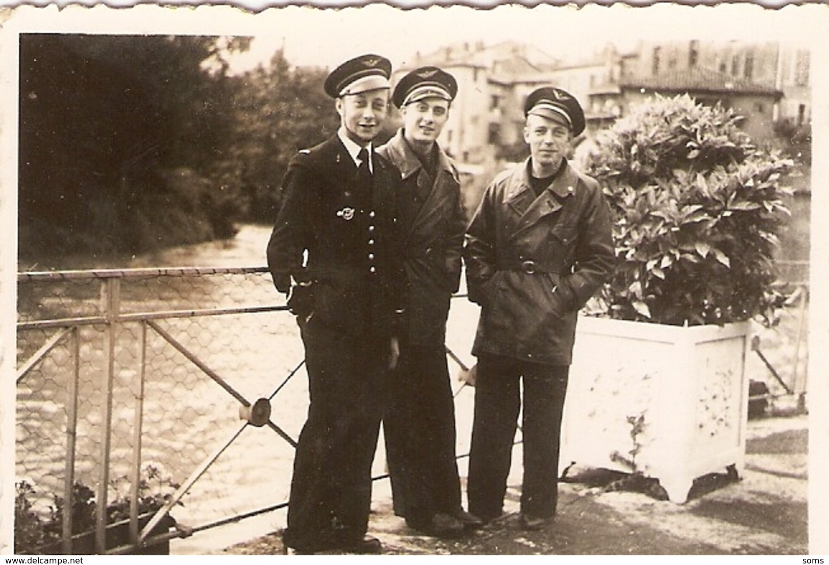 Photographie Ancienne De 39-45, Aviateurs Français à Mont-de-Marsan, Photo De La Fin Juin 1940, WWII - Aviación