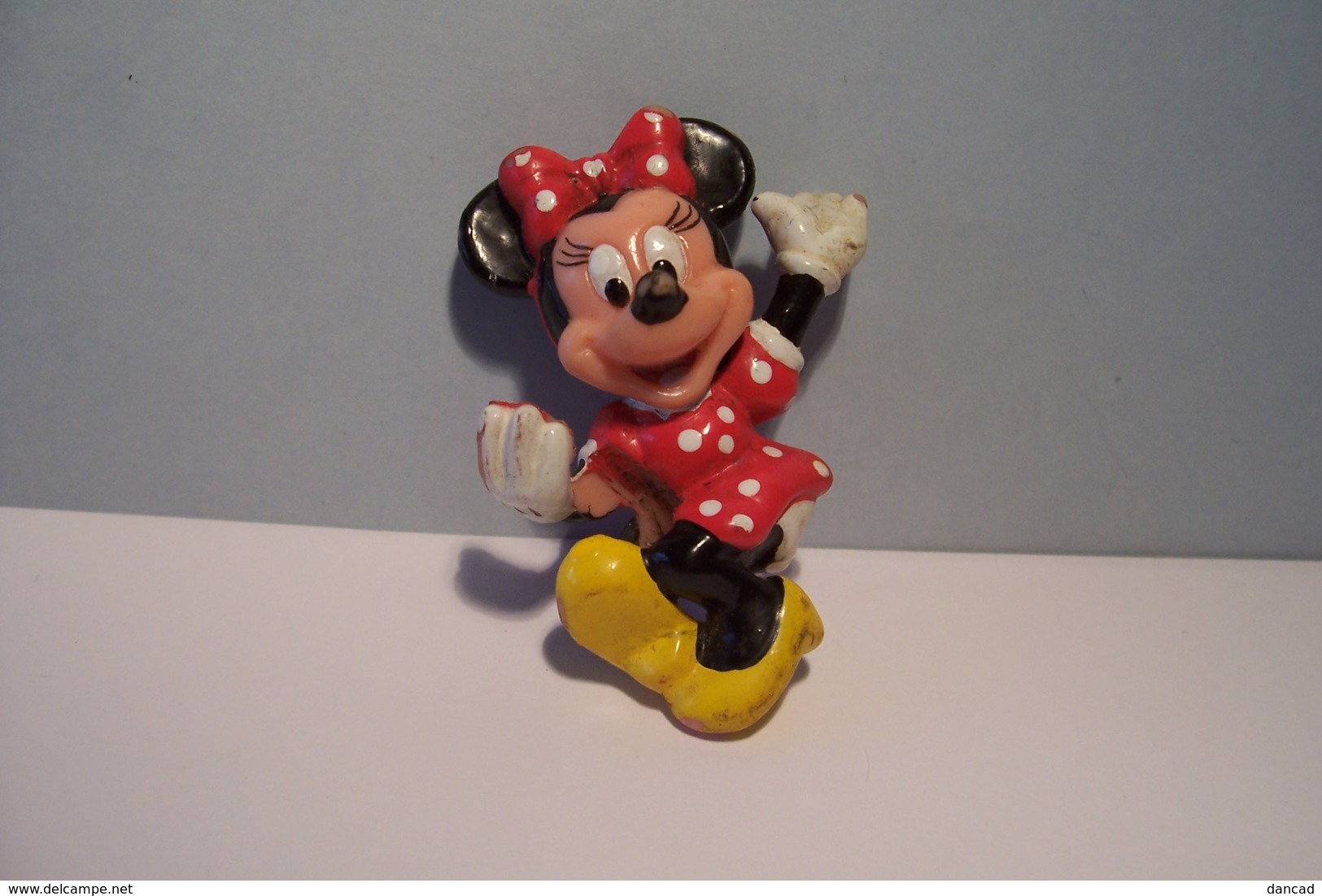 DISNEY  -- MINNIE -- ( Enjoliveur Pour Crayon  ) - Disney