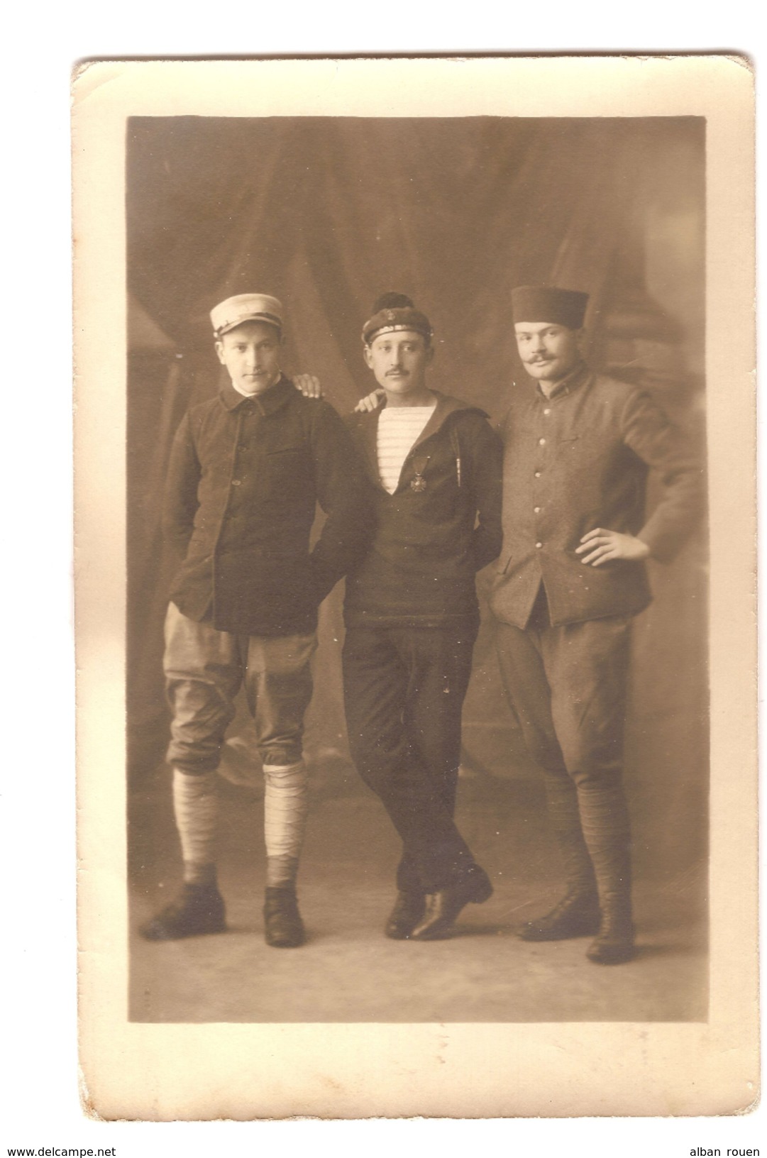 CPP 017 - CARTE PHOTO - 3 Soldats (dont 1 Fusilier Marin Et 1 Zouave Ou Tirailleur) - Uniformes