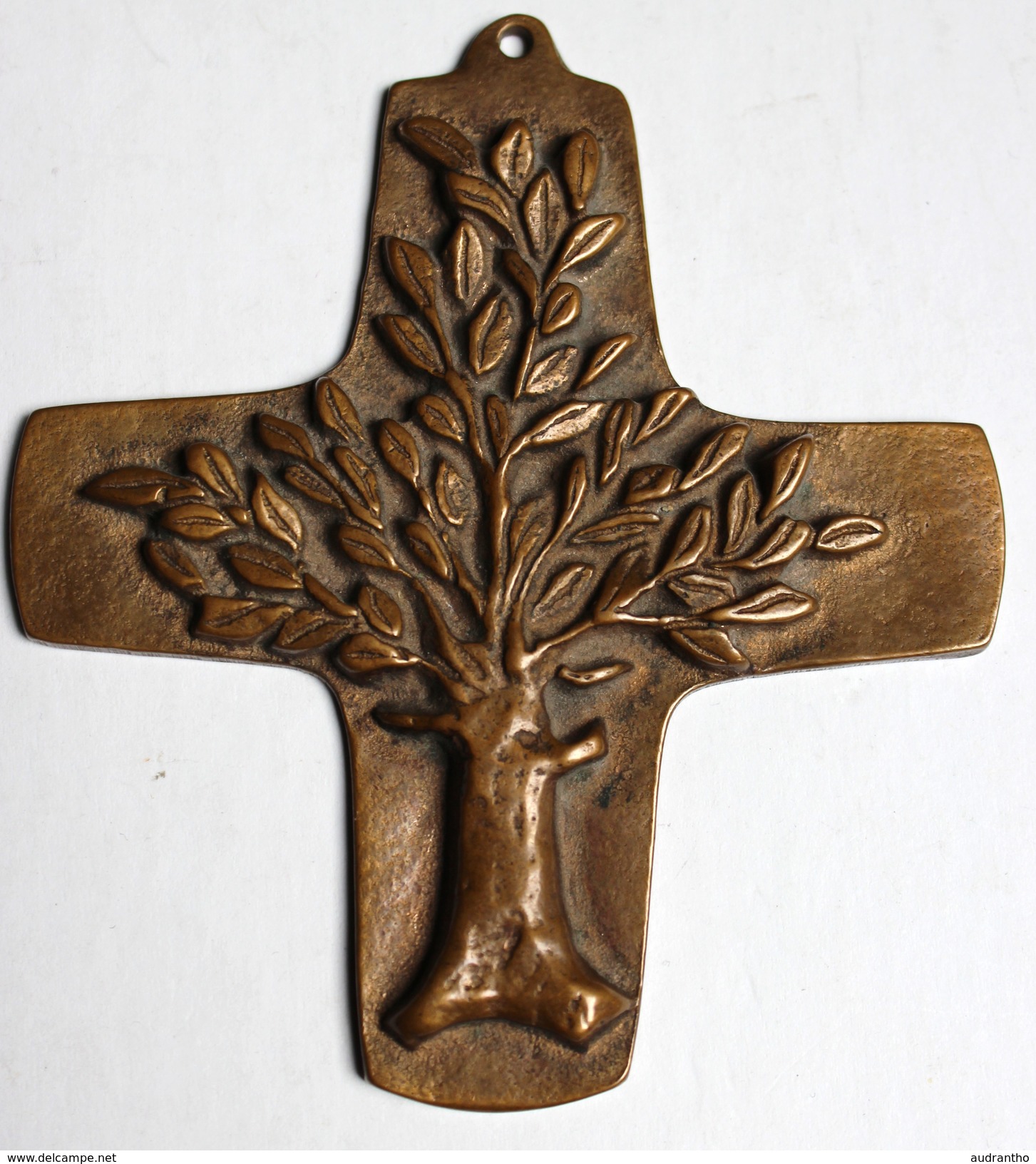 Belle Croix Religieuse Artisanal Arbre De Vie Ancienne En Bronze 10 Cm Par 9 Cm Religion - Religión & Esoterismo