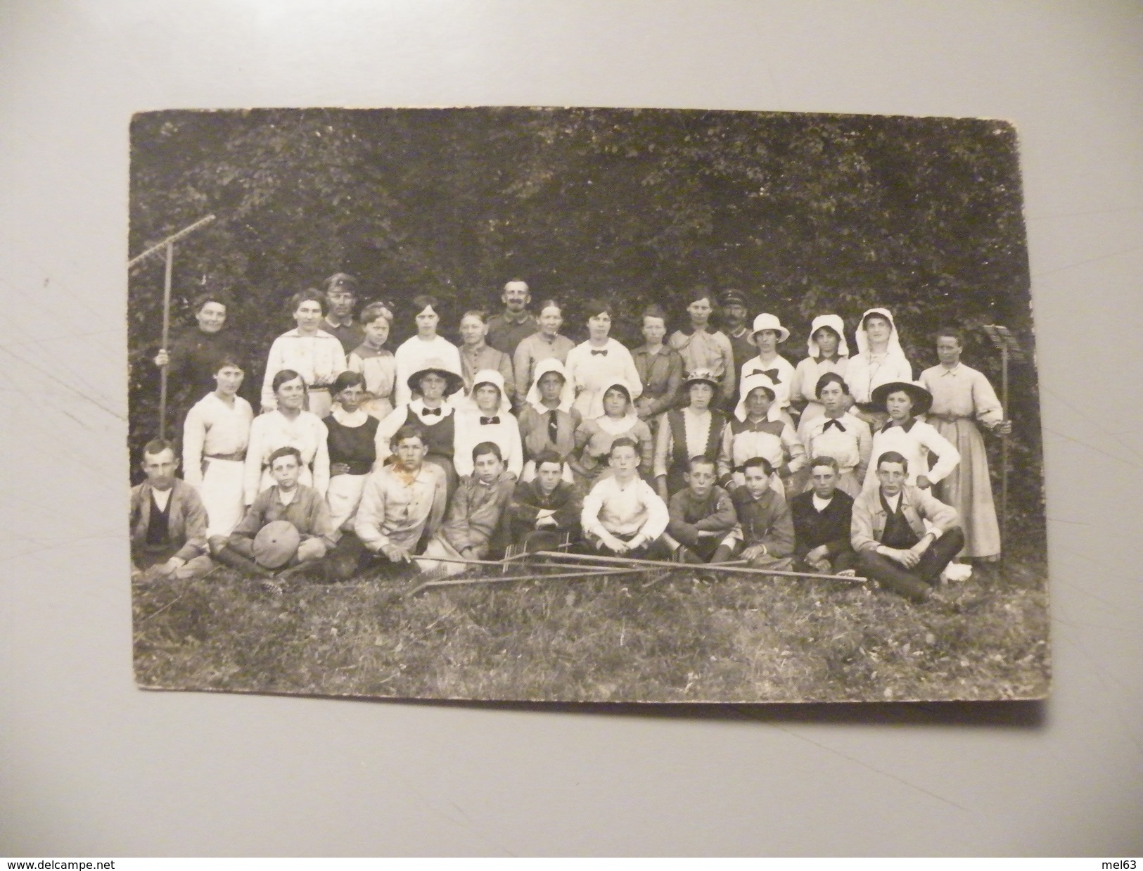 A422. CPA. .  Carte Photo. Groupe De Jeunes Travailleurs Des Champs. à Situer & Identifier.. Beau Plan Animé. Non Ecrite - Cultivation