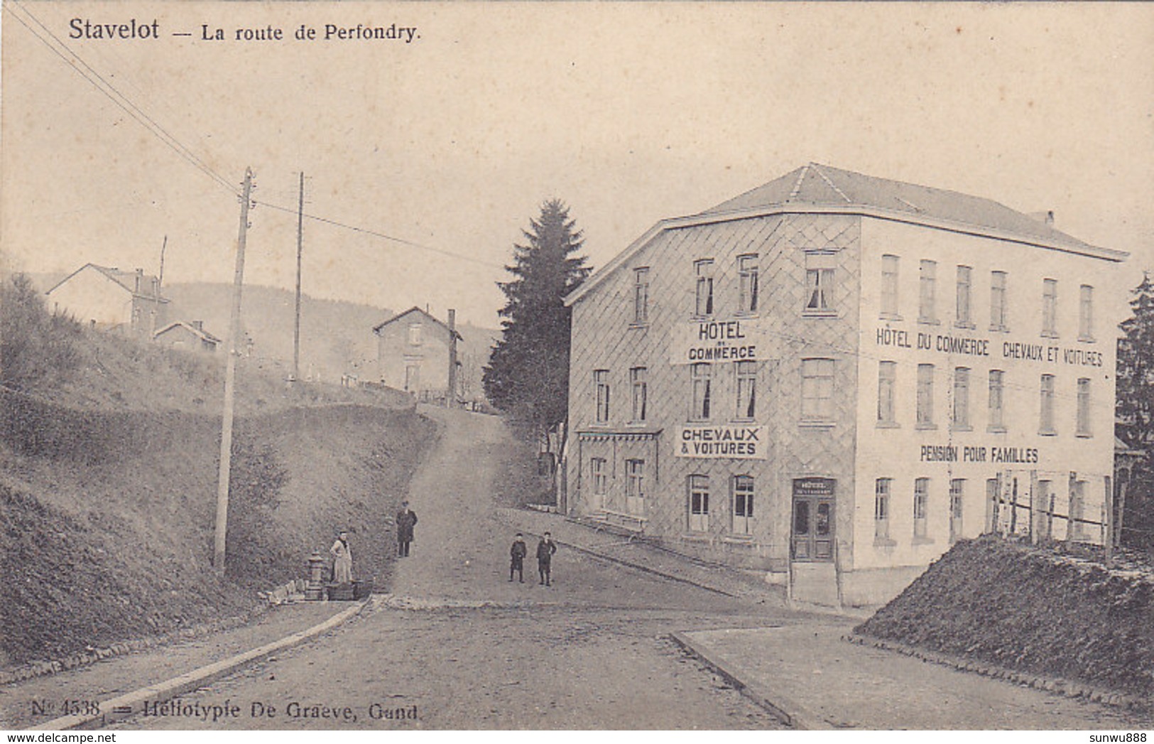 Stavelot - La Route De Perfondry (animée, Hôtel Du Commerce, Héliotypie De Graeve, Pompe) - Stavelot