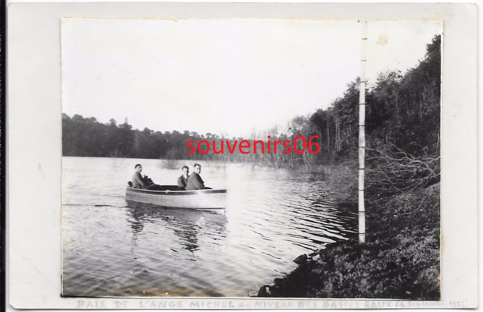 Environs Ducey -carte Photo - Baie De L'ange Michel ,niveau Des Basses Eaux ,4 Septembre 1932 (personnes Dans Le Bâteau) - Autres & Non Classés