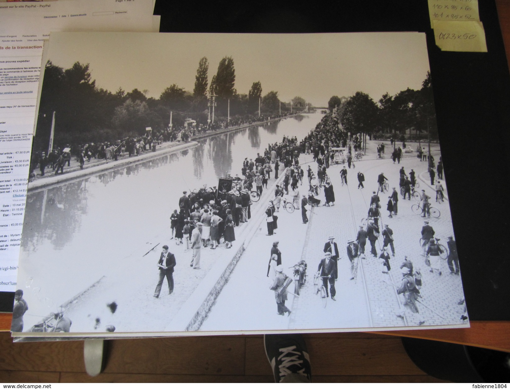 2 Grandes Photos Argentiques Reims à La Belle époque Manifestation Au Bord Du Canal Et Péniches Ets Aubert Voitures Cami - Reims