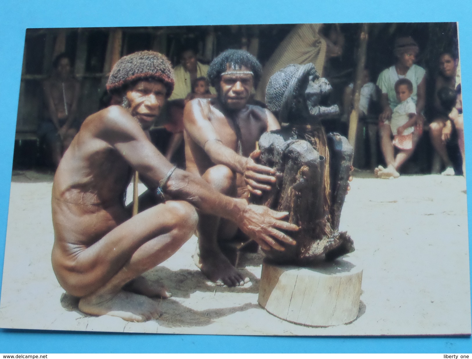 DANI PEOPLE WITH ANCESTORS MUMMY, BALIEM VALLEY - IRIAN JAYA () Anno 19?? ( Details Zie Foto´s ) !! - Indonésie