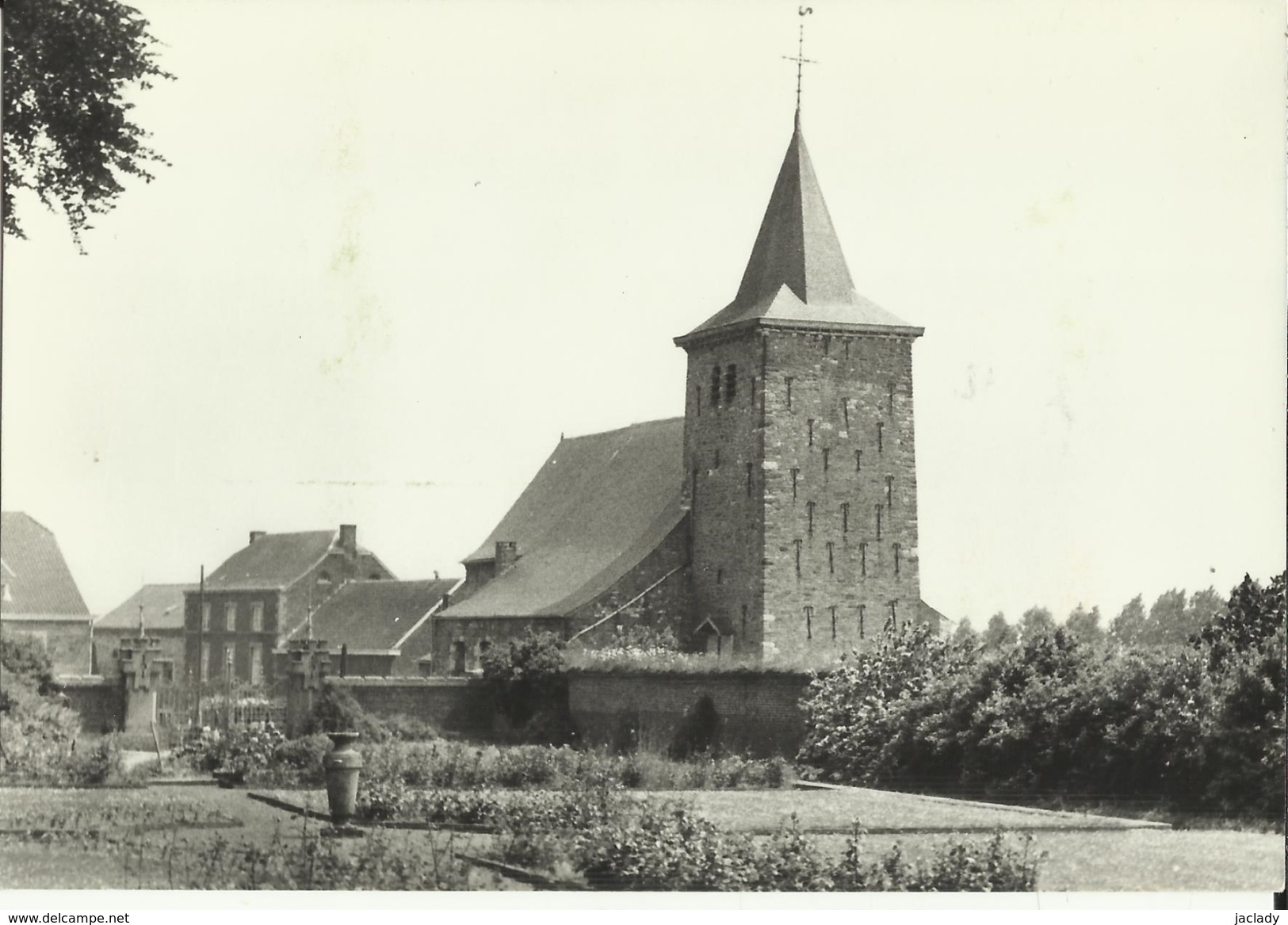 Strée -- L´ Eglise.     ( 2 Scans ) - Modave