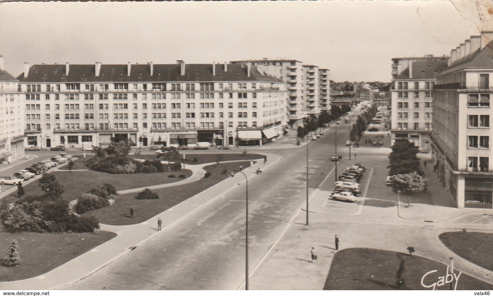 CAEN  14  CALVADOS  CPSM  PLACE DE LA RESISTANCE - Caen