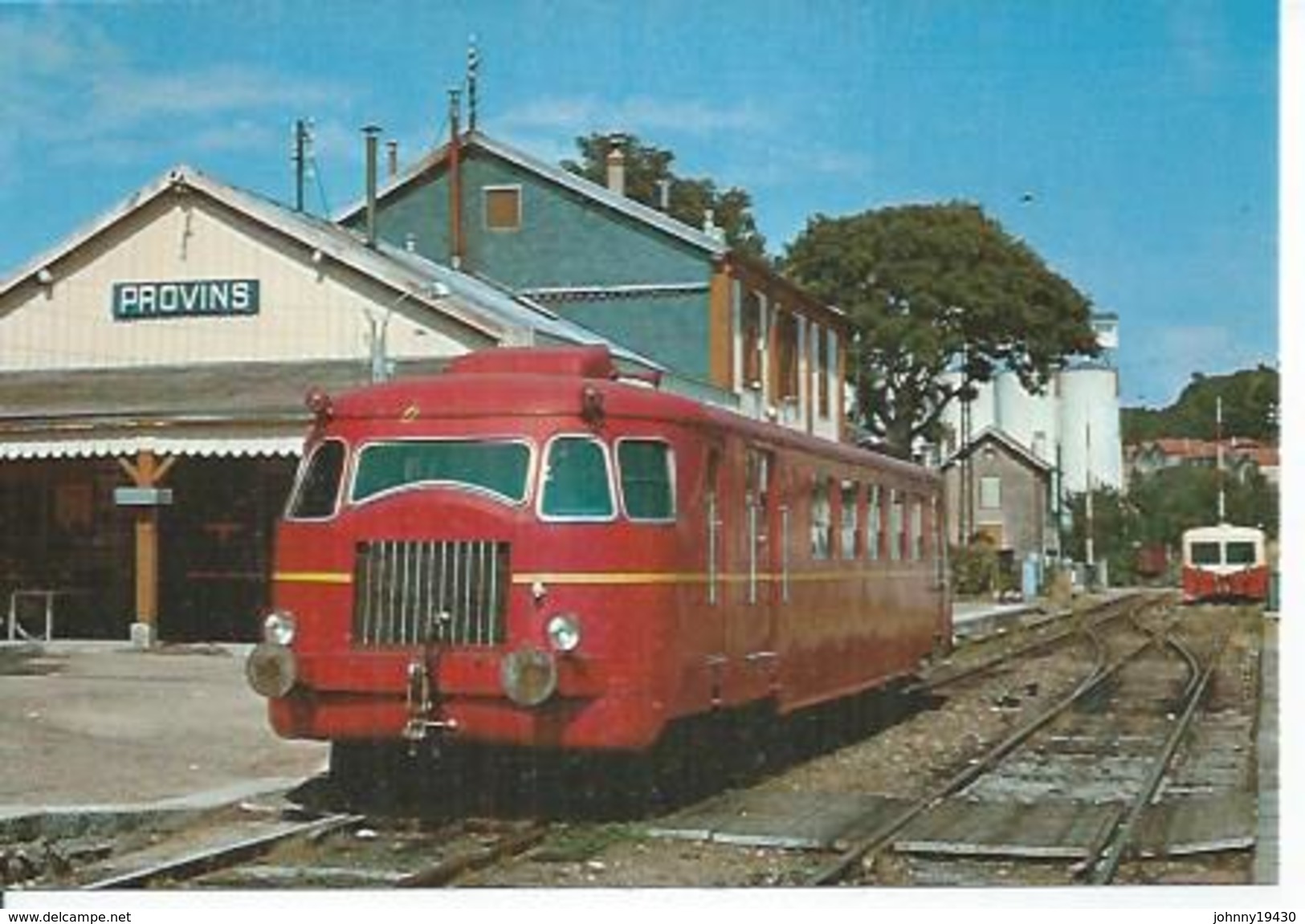 33 - LES DEUX AUTORAILS BILLARD BD-61 ET 62 DE TYPE A 150D3 ( GARE DE PROVINS ) - Provins