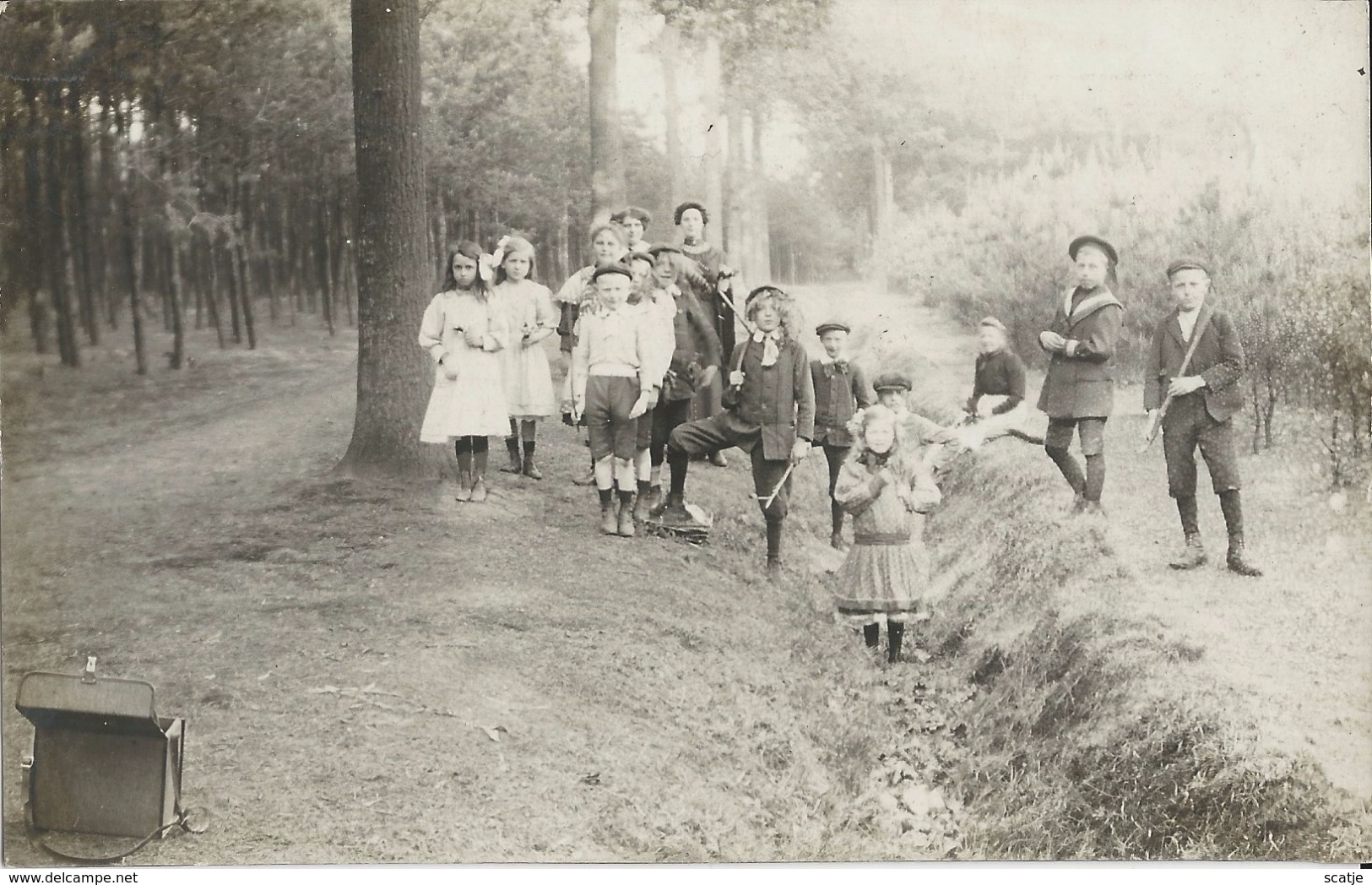 Lanaeken   -   Lanaken  -  1907  -   FOTOKAART  -  Wandeling Door Het Bos. - Lanaken