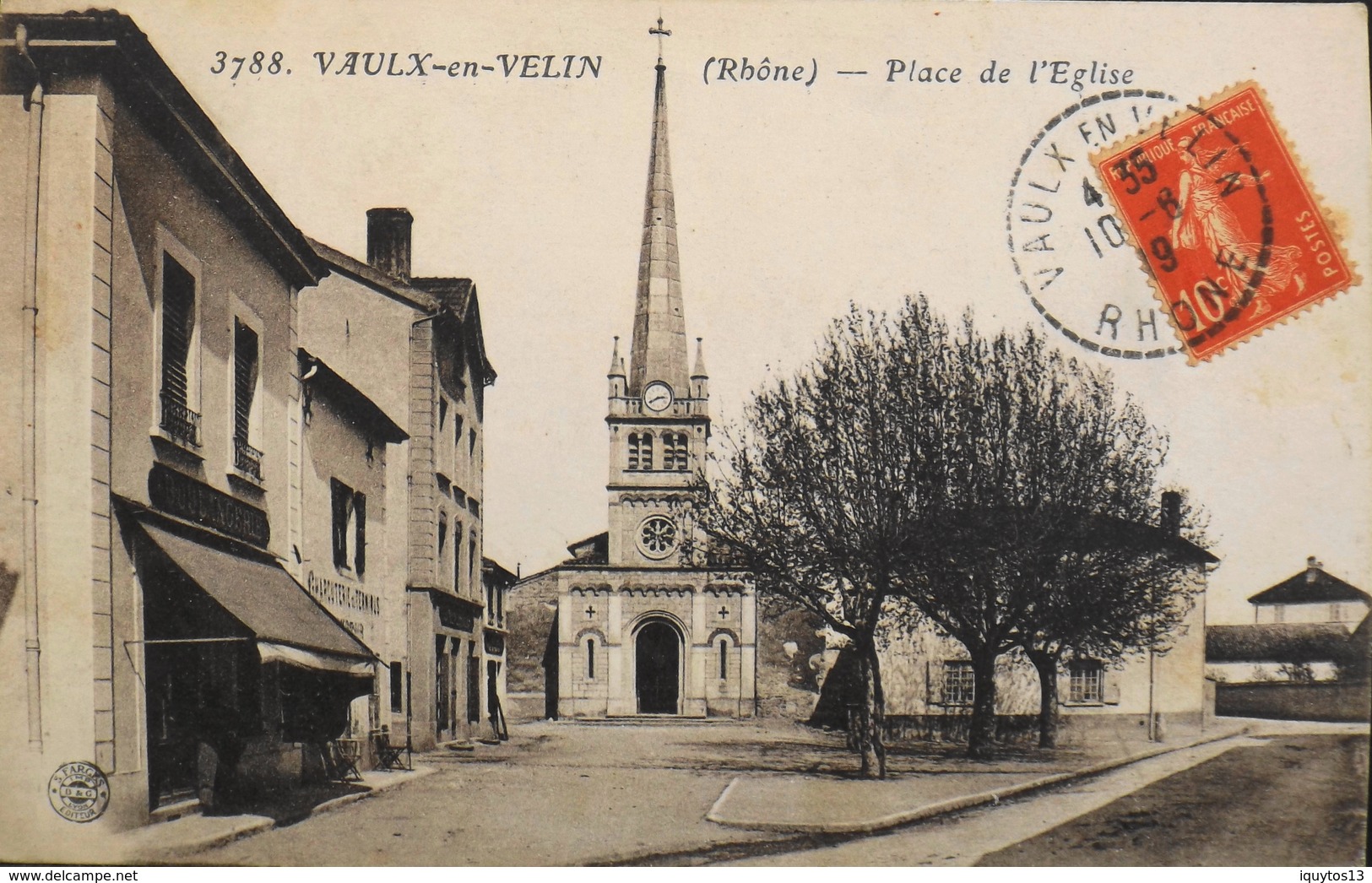 C.P.A. - FRANCE - Place De L'Eglise Daté 1919 - Vaulx-en-Velin Est Une Commune Située Dans La Métropole De Lyon - TBE - Vaux-en-Velin