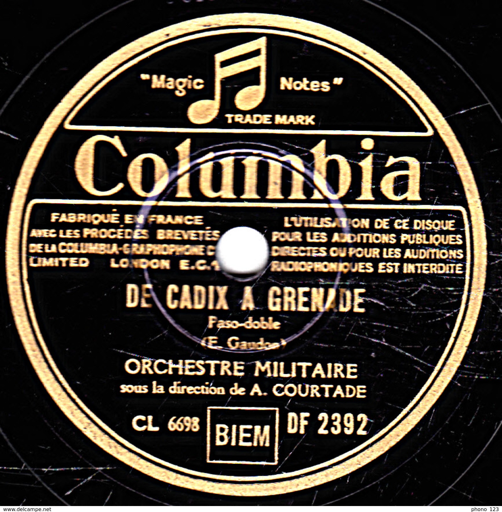 78 T.- 25 Cm - état B -  COURTADE ORCHESTRE MILITAIRE - DE CADIXE A GRENADE - SEVILLA - 78 T - Disques Pour Gramophone