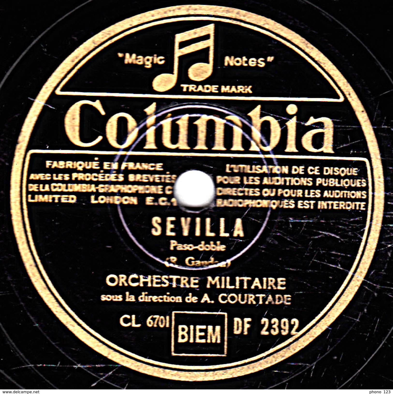 78 T.- 25 Cm - état B -  COURTADE ORCHESTRE MILITAIRE - DE CADIXE A GRENADE - SEVILLA - 78 T - Disques Pour Gramophone