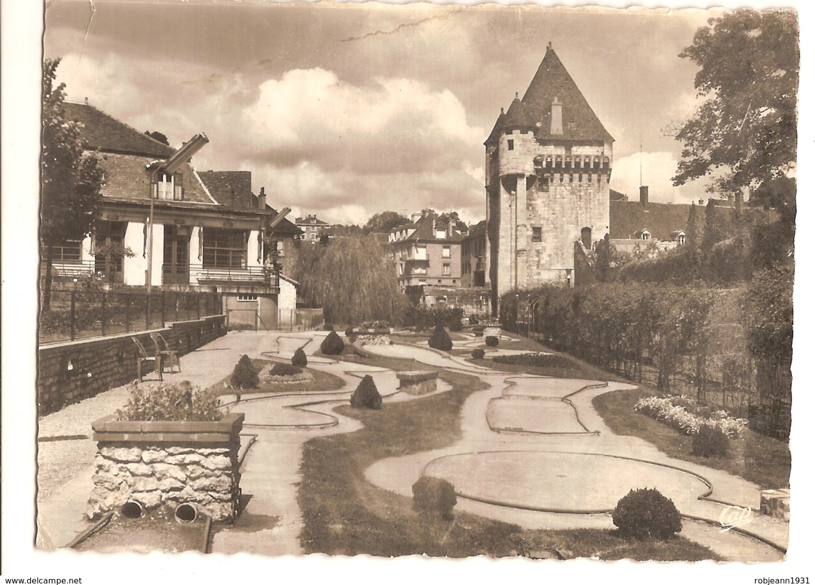 Nevers (58) Le Golf Miniature Et La Porte Du Croux - Nevers